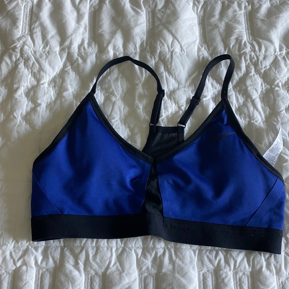 Nike sports bra. New without tags. Size M